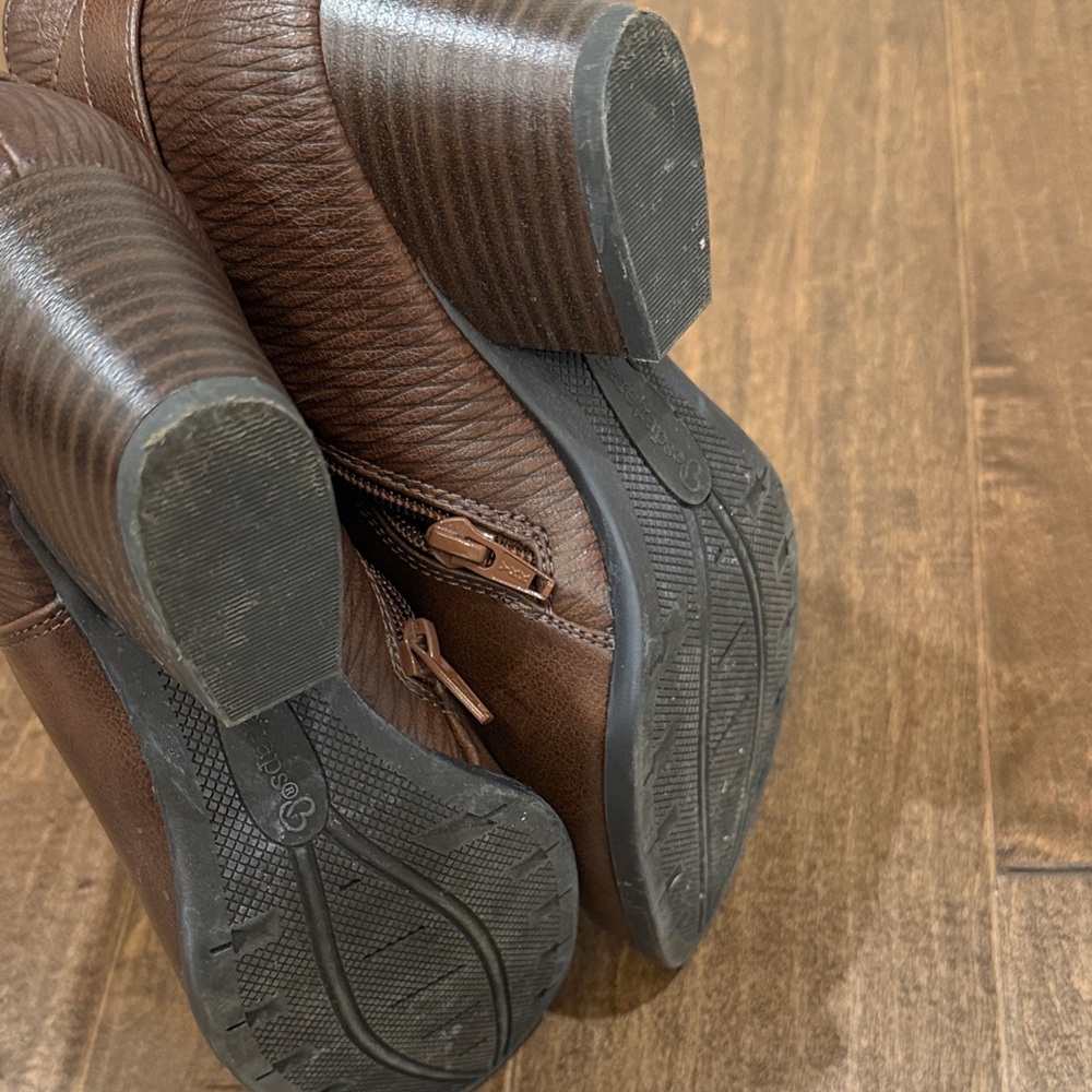 BareTraps Chestnut Ankle Booties - Picture 6 of 6